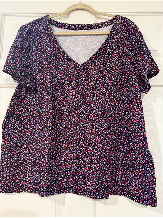 GAP Tops - GAP Black Short Sleeve V-Neck Top with Pink Floral Print